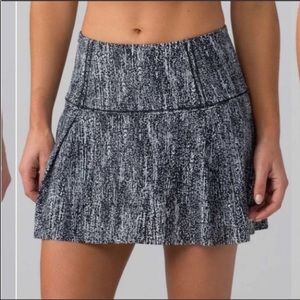 Lululemon Athletica Black and White Lost In Pace Skirt Size 6